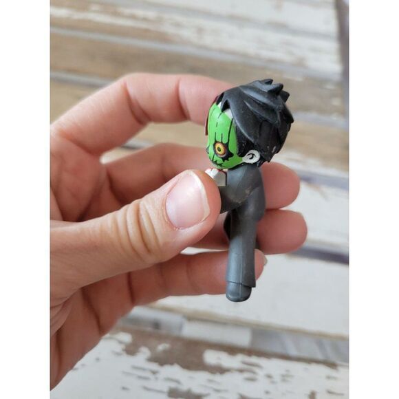 Living Dead Dolls Jason ax figurine - Picture 2 of 9